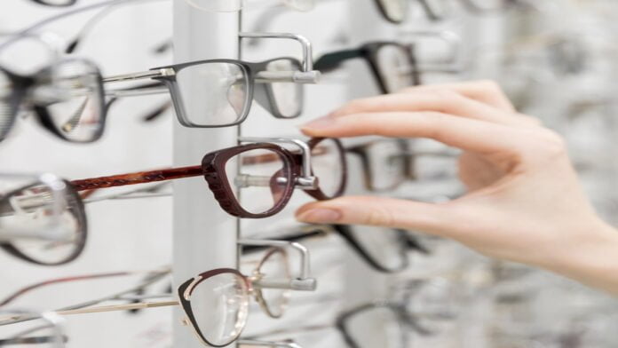 Modelo de óculos: qual é o ideal ao seu rosto?