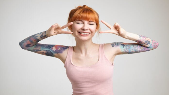 Tatuagem feminina: 16 tendências para se inspirar e dicas de como cuidar